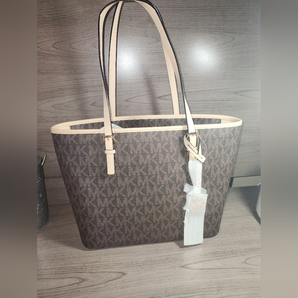 Michael Kors Handbags - Michael Kors monogram Jet Set purse nwt